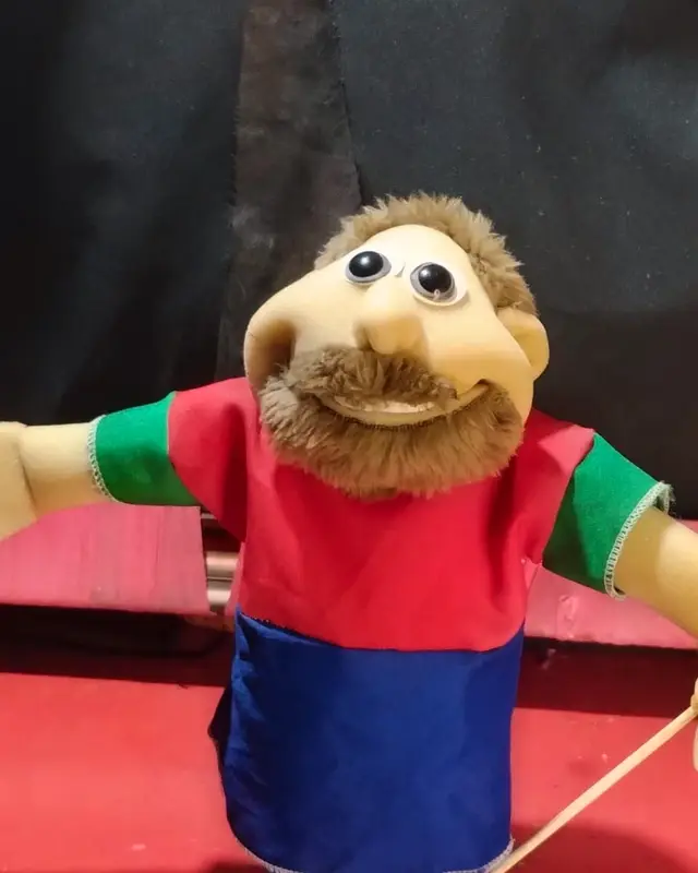 Boneco de barba castanha